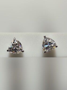 ✨ Stunning Pear Cut Moissanite Stud Earrings ✨